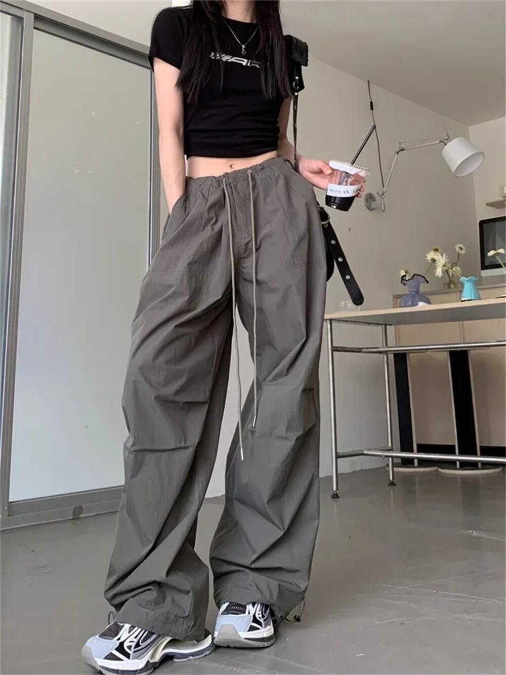 女性のレトロなグレーのパラシュートパンツ,バギーのトラックスーツ