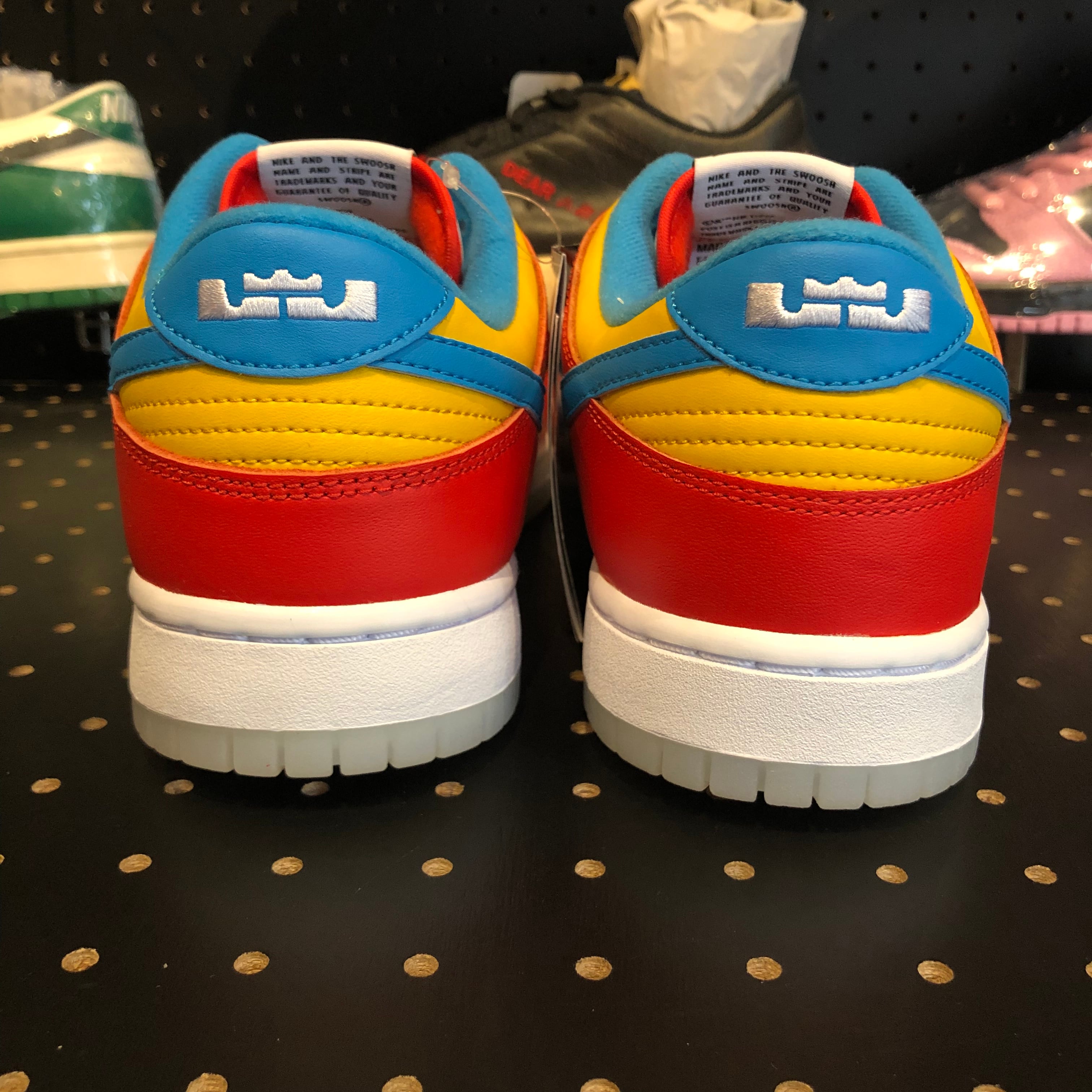 フルーティ ペブルス × ナイキ ダンクロー QS 