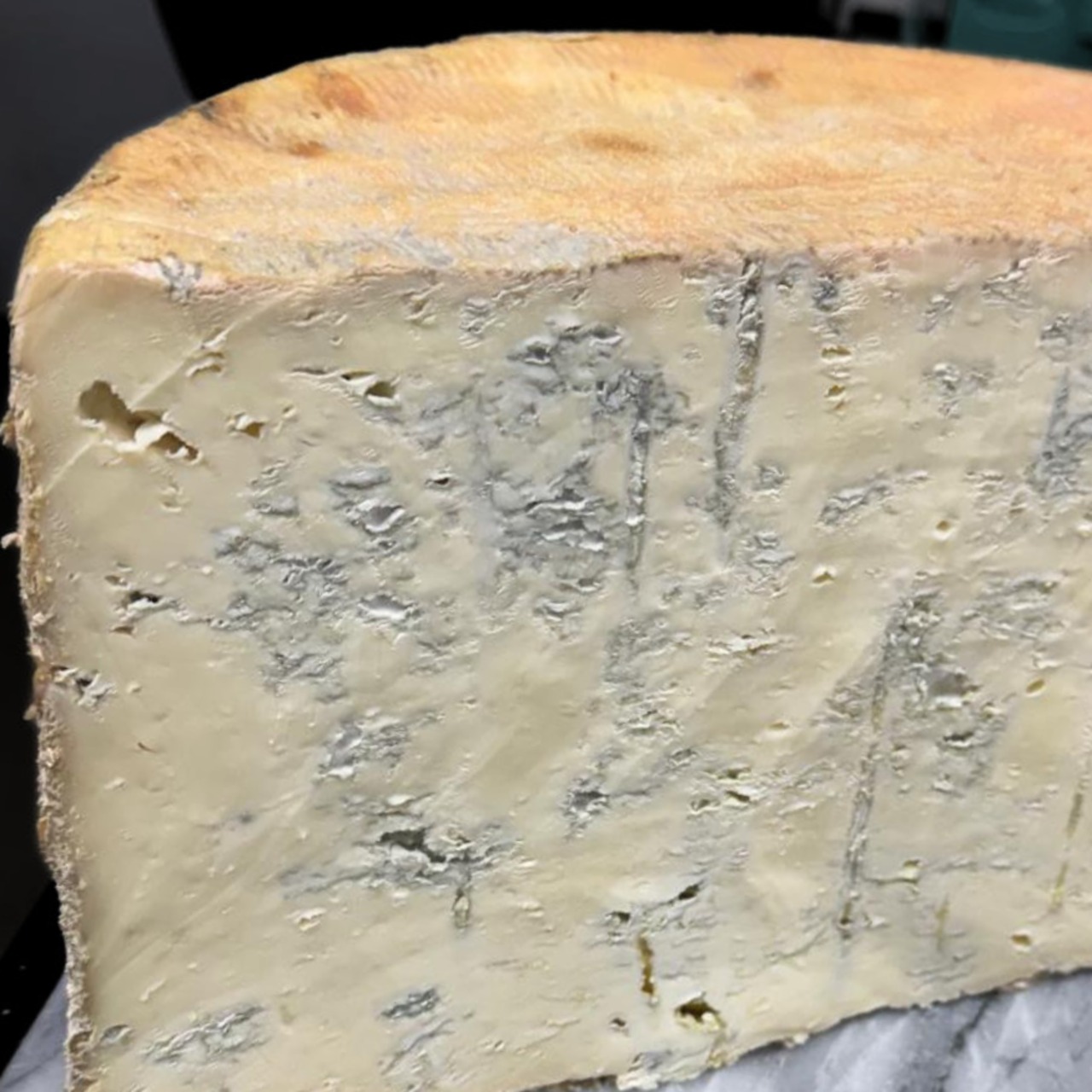 イタリア産 ゴルゴンゾーラ ドルチェ DOP 150g｜フレッシュカット ブルーチーズ Italian Gorgonzola Dolce DOP 150g – Grassfed Mild Blue Cheese