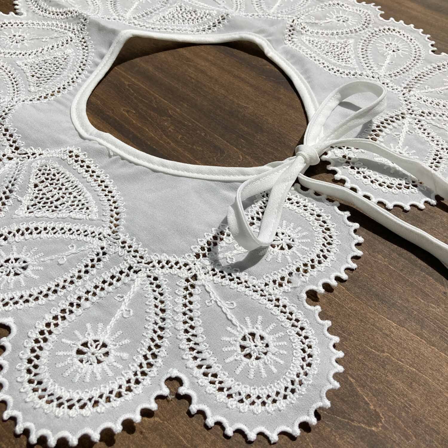 歯車スカラップ花刺繍のつけ襟 | Dua-アクセサリーパーツショップ