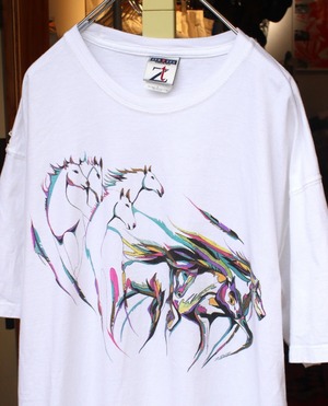 2000s " horse " printed t-shirts .  size large .