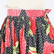 フォークダンス 衣装 スカート ブラック系 いちご 苺 チロリアン チロルスカート カントリー 果物 黒 赤 白 緑 水玉 ドット柄 華やか かわいい ダンス衣装 練習 レッスン イベント イチゴ レッド系 グリーン系 ホワイト系