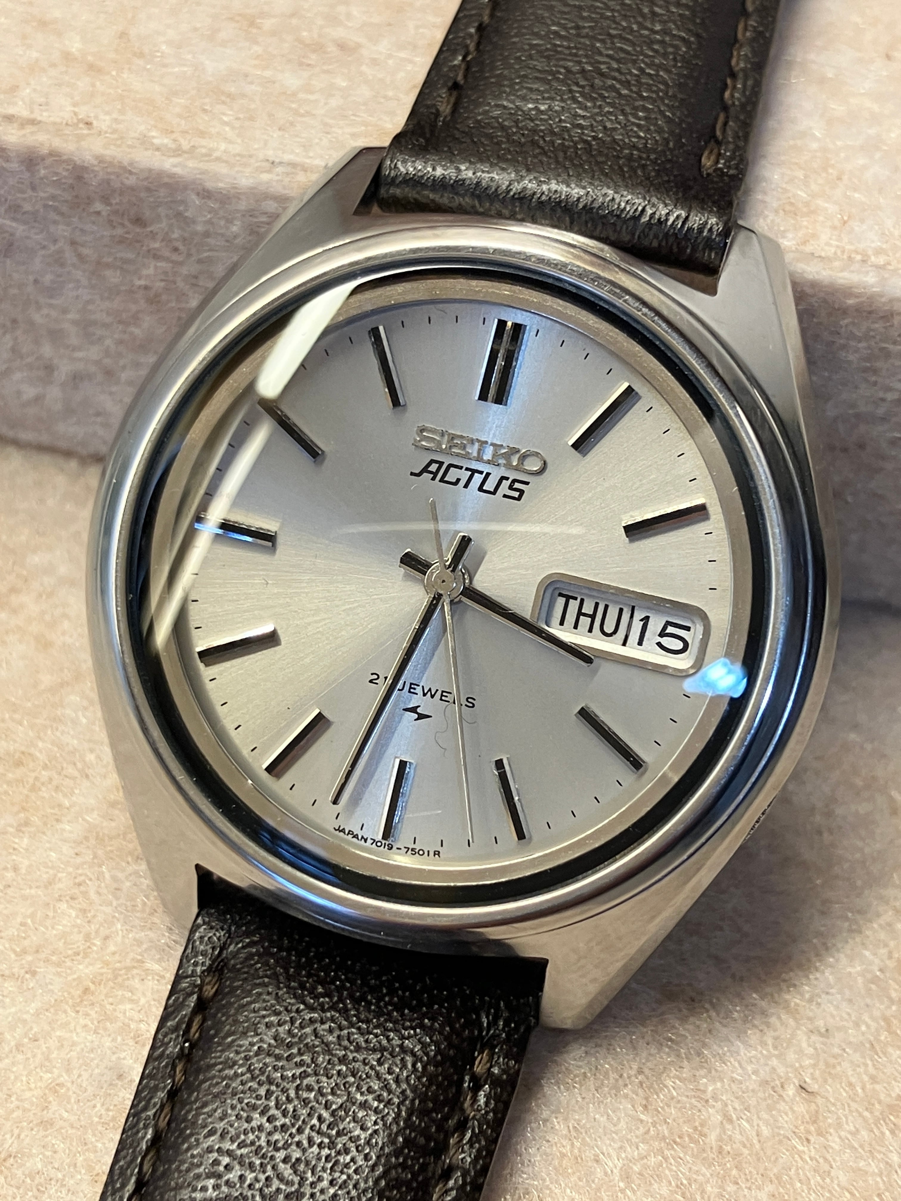 1977年5月製】SEIKO 5 ACTUS 7019-7060／自動巻き 銀文字盤/新印