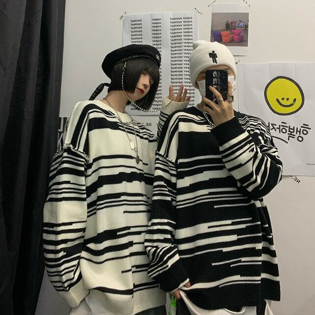 【予約販売】ニット ユニセックス セーター ペア お揃い カップル 総柄 ボーダー柄 ラウンドネック ブラック ホワイト ボーダー オーバーサイズ メンズ レディース シンプル こなれ感 ストリート お洒落 韓国 トレンド 秋冬 M/L/XL