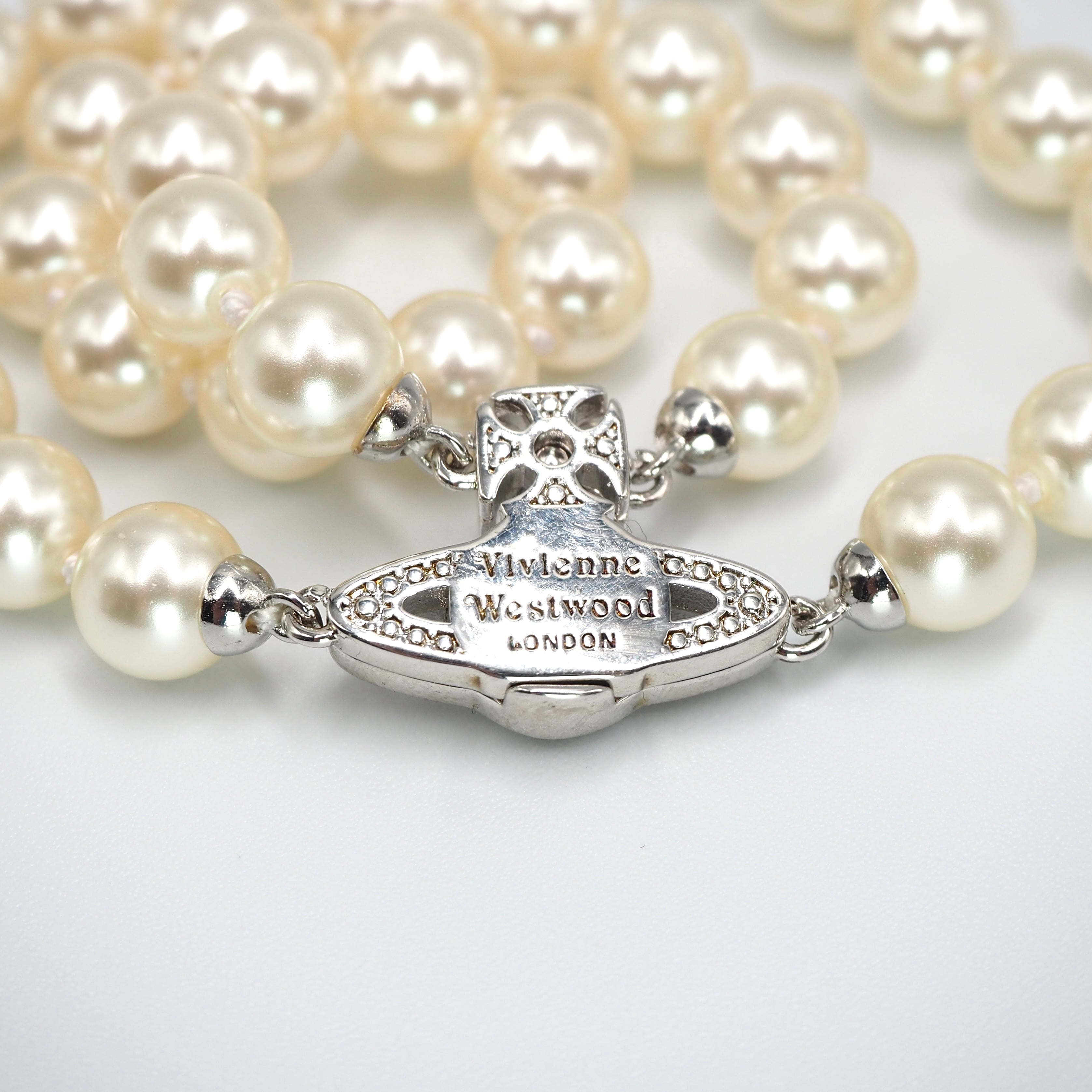 Vivienne Westwoodのオーブモチーフのパールブレスレット Vivienne Westwood パールオーブブレスレット シルバー ヴィヴィアン