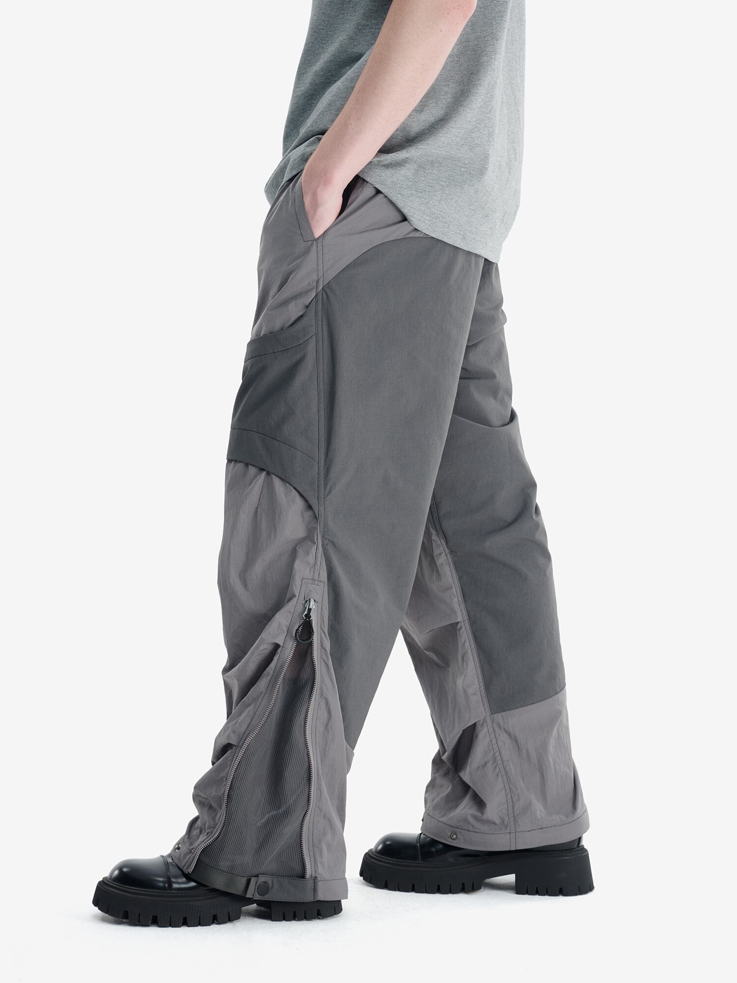 SQUD デコンストラクト立体カットダブルジッパーワイドレッグパンツ