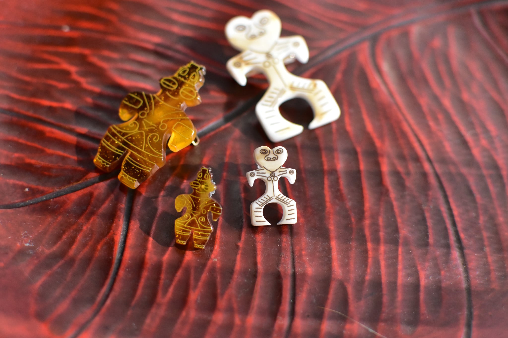 土偶好きな方必見 土偶ブローチ 期間限定販売中 | チェコガラスボタン