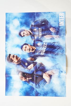 インテル(長友佑都)/ジャック・ウィルシャー|サッカーポスター 大判 B2|Pirelli期 インテル集合 × アーセナル 異色ビジュアル 両面