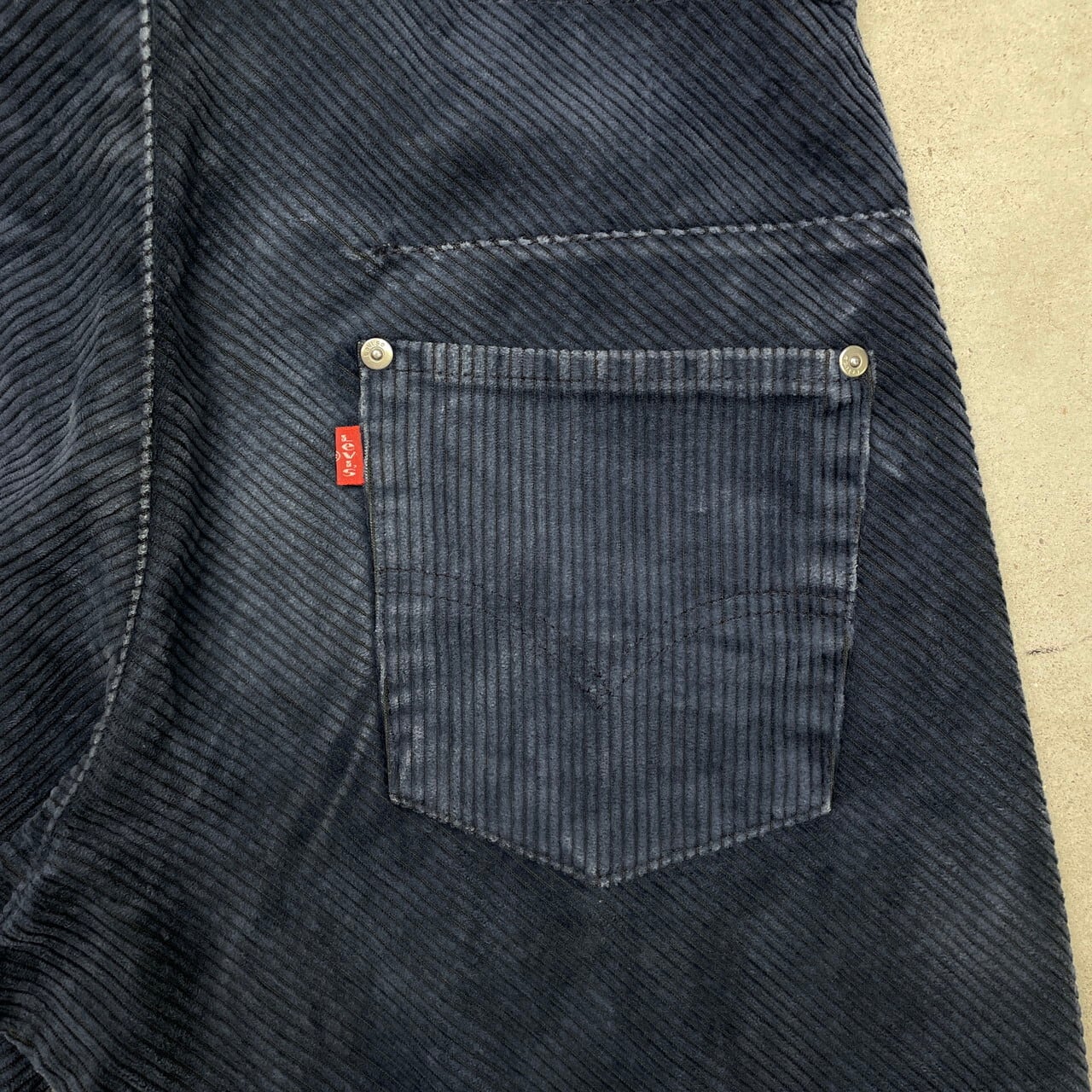 00s Euro Levi’s ENGINEERED JEANS コーデュロイ 古着 00s Euro Levi's 「Engineered Jeans」 立体裁断 変形 3D