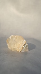 ハニーカルサイト 「花の蜜」 | Honey Calcite ◇ 天然石・鉱物・パワーストーン・原石 | st00237