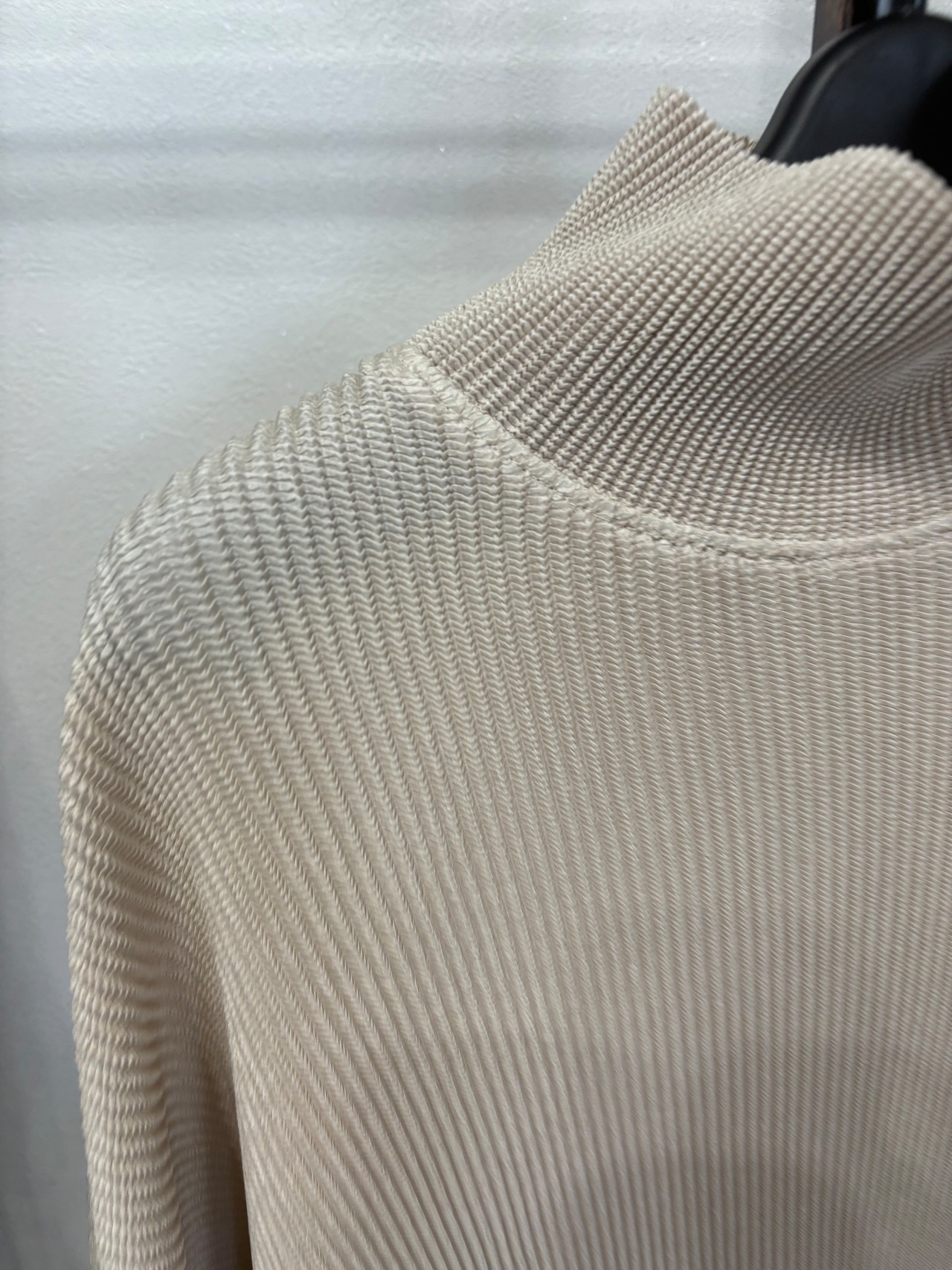 SPECCIO 圧縮プリーツ　ハイネックトレーナー　442-178