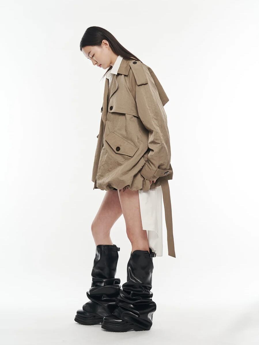 25AW】POOLDE プールデ / Contoured Mini Trench | TRENTオンライン