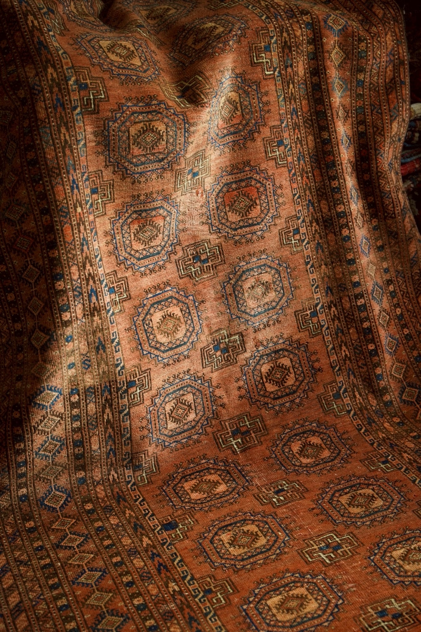2305-Semi Antique Turkmen rug
