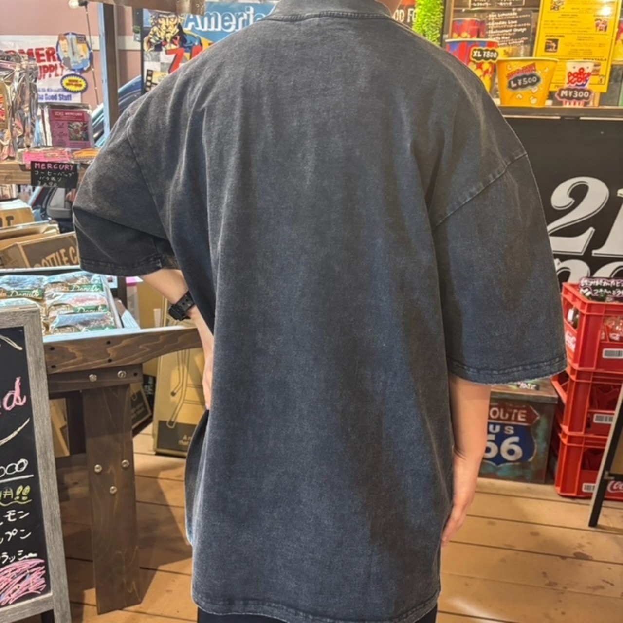 ビンテージ風半袖Tシャツ《BOLD.EST》