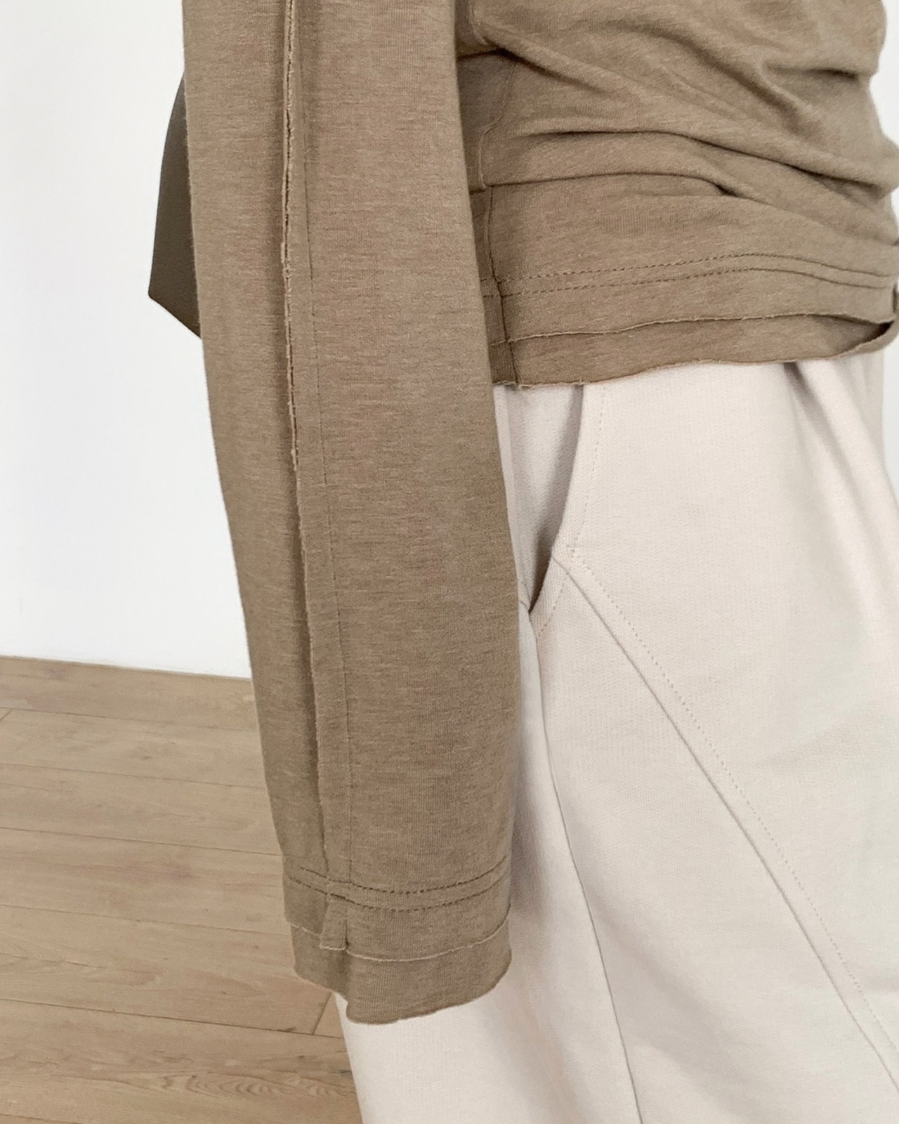 Round-neck cutoff design tops L0182