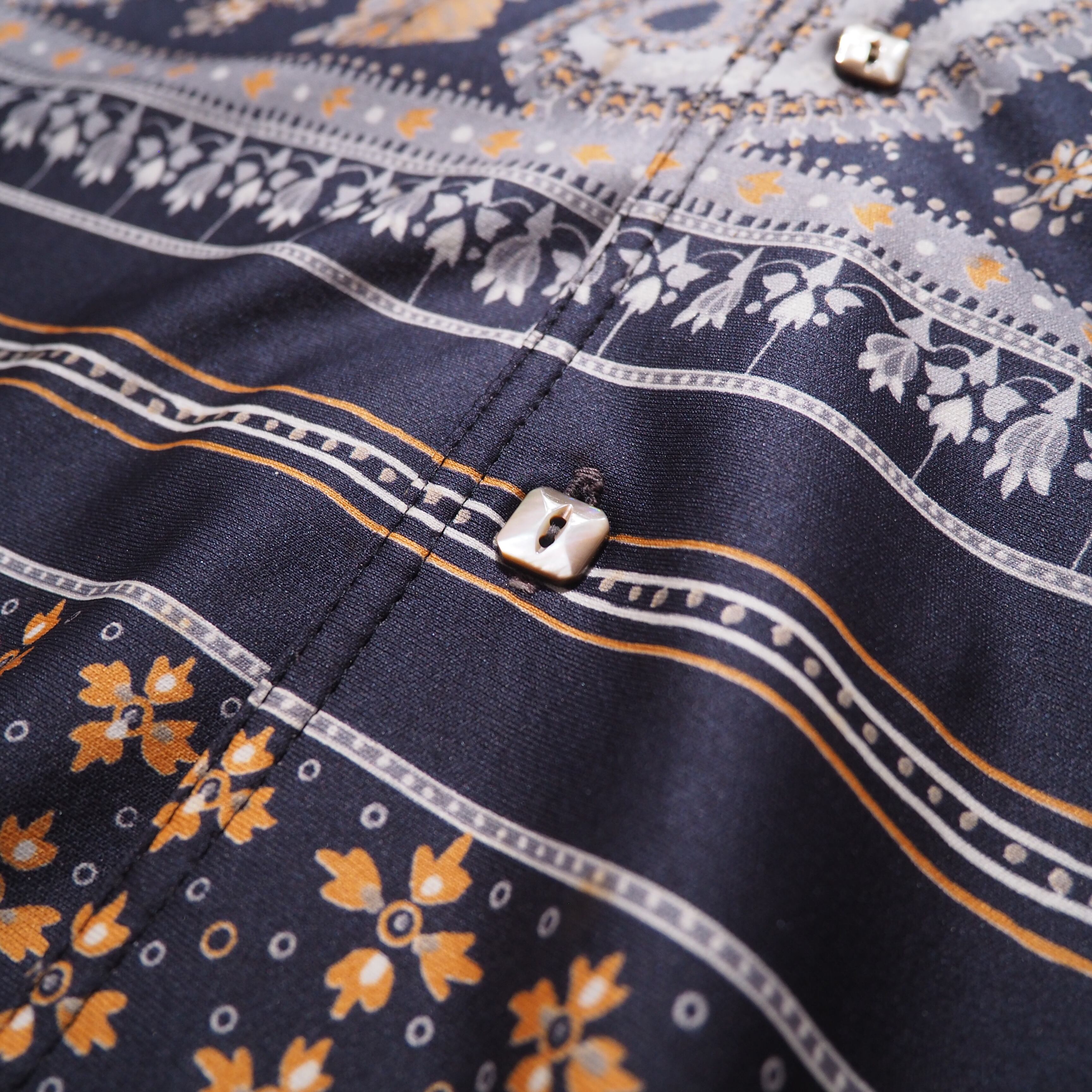 1970 - 80s " 儚美 " Beautiful Flower Pattern vintage Open collar shirt