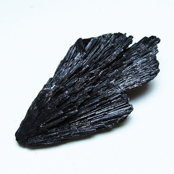 ブラック カイヤナイト 原石 一点物 171-7538