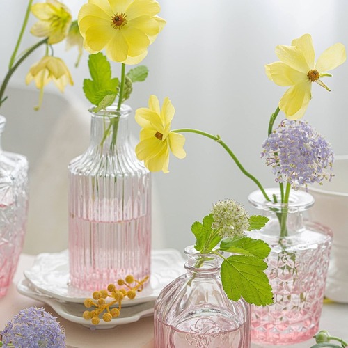 花瓶個10個セット ピンクの花瓶 ヴィンテージクリアガラスの花瓶 ホームテーブルの装飾 センターピース用 小さな花瓶 素朴なウェディングデコレーション マルチサイズ