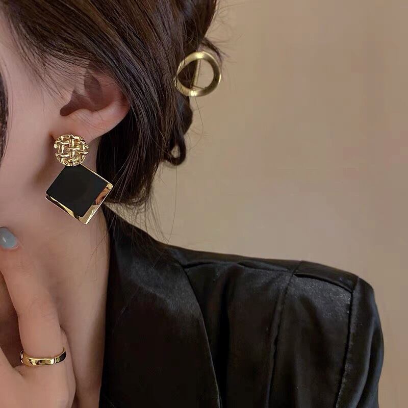 スクエアハンギングプレートピアス【C001】