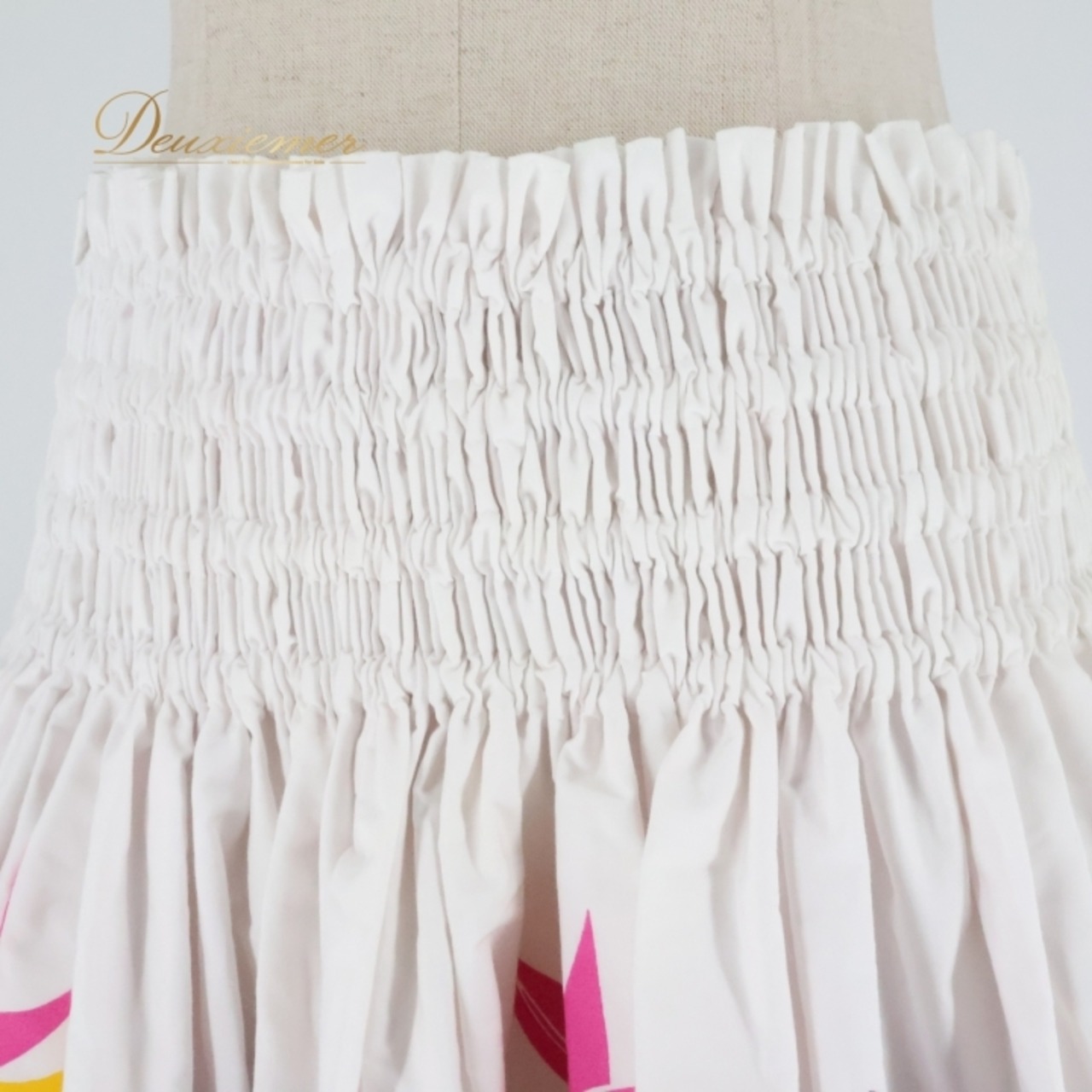 フラダンス 衣装 パウスカート エムエムジェイ ホワイト系 MMJ 日本製 プルメリア柄 モンステラ柄 カラフル シングル シンプル かわいい 華やか 鮮やか 明るい 白 緑 紫 黄 ピンク ハワイアン アロハ ハワイアンプリント フラ ダンス レッスン 練習