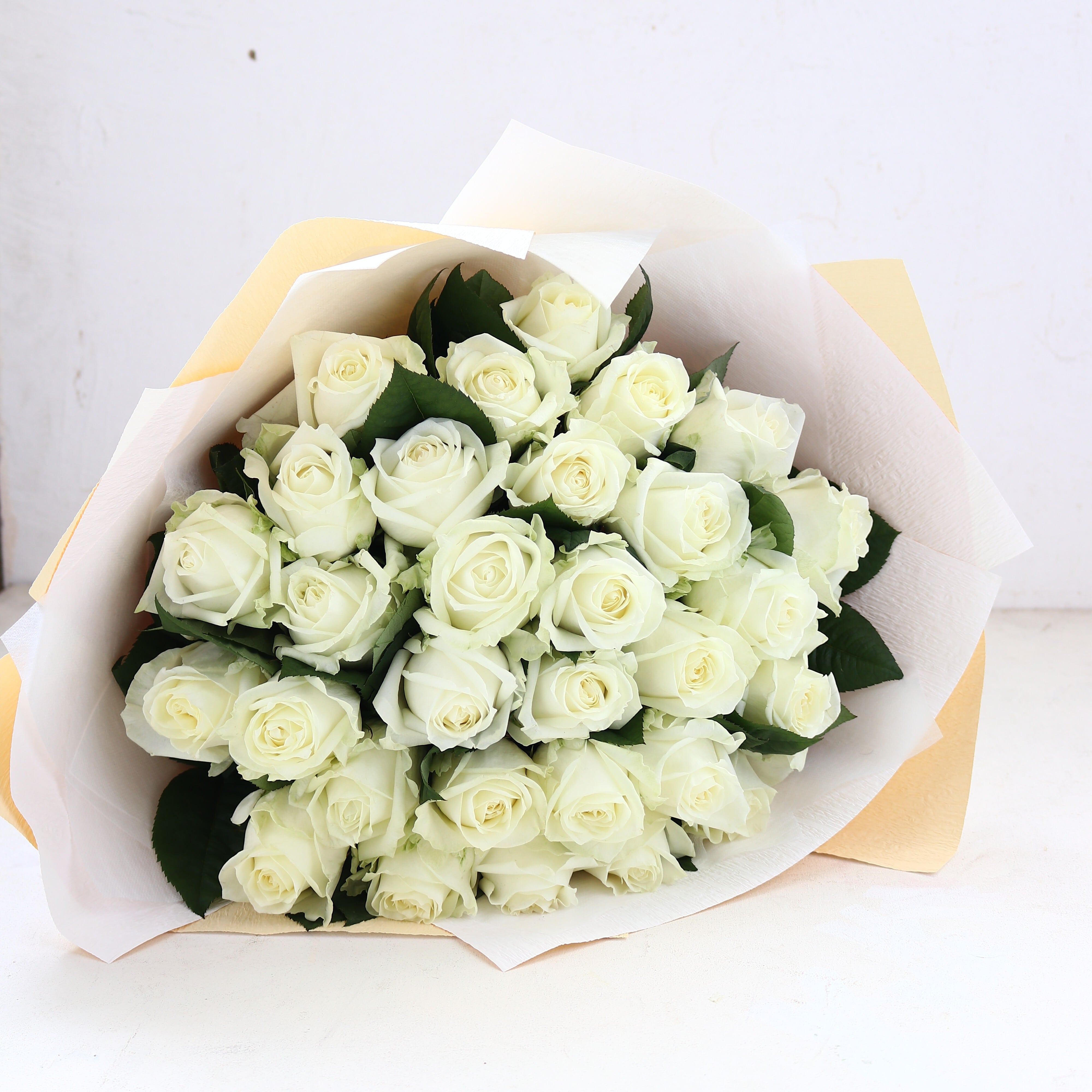 バラの花束「大輪30本の白バラブーケ」ホワイト系 ギフト プレゼント