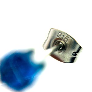 ストーンステンレスピアス（サントリーニブルー）CZSBL 4mm