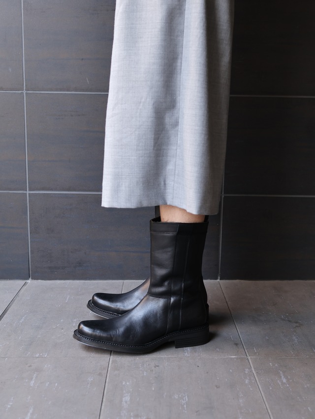 plane toe leather boots