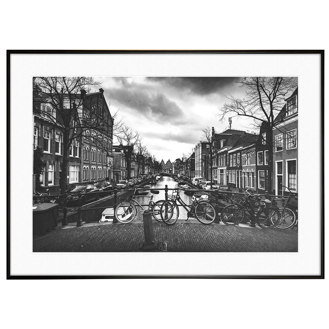 オランダ写真 アムステルダム 運河沿いの自転車  インテリアモノクロアートポスター額装 AS3013
