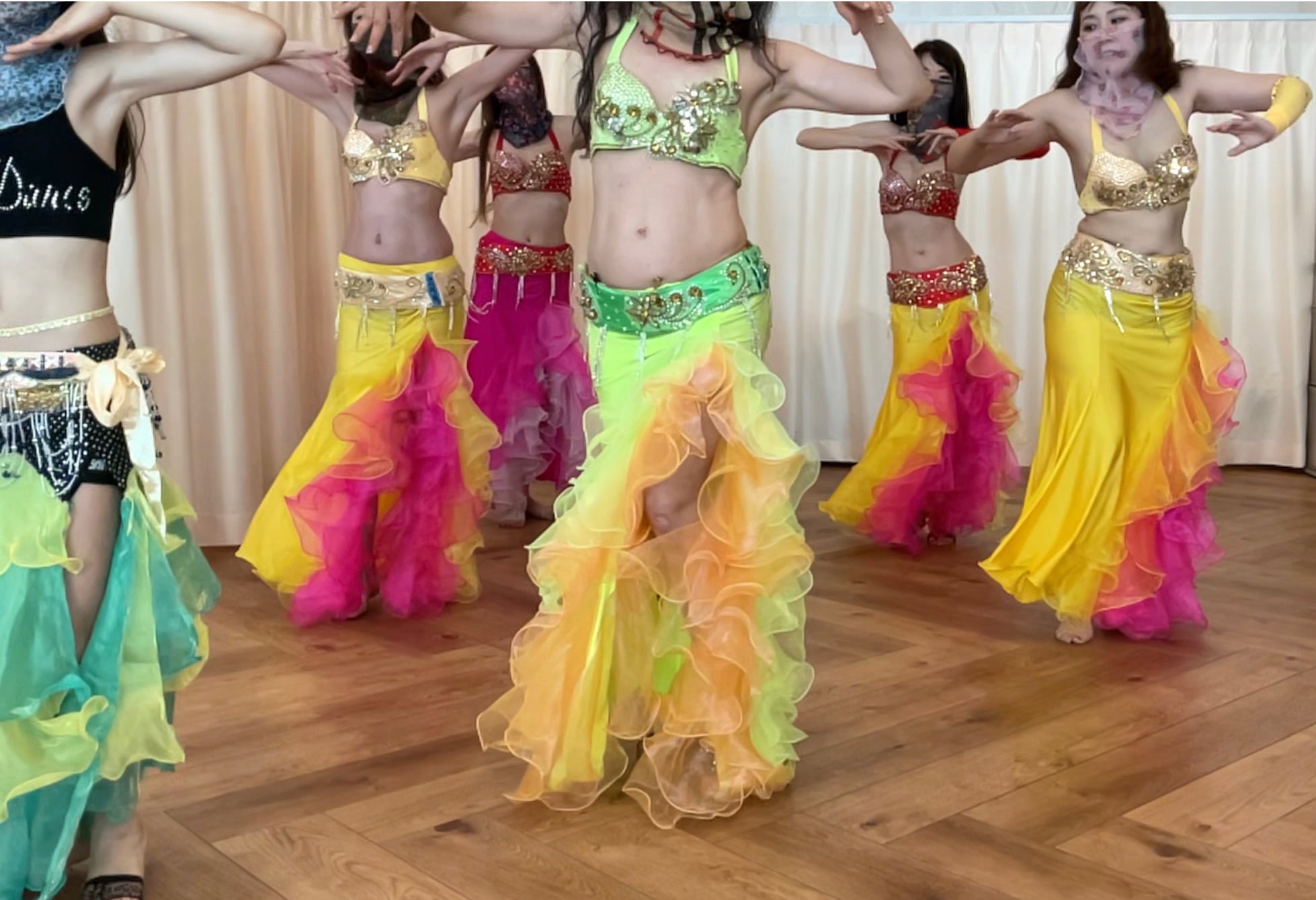 ベリーダンス 衣装 オリエンタル ハンドメイド ビーズ 4点セット ブラ