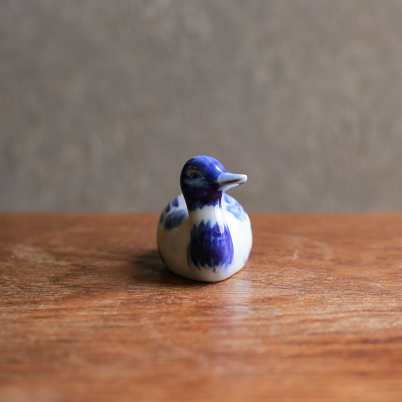 青と白のコントラストが美しい、磁器のアヒル 2 | 木と、輝と。| 一点