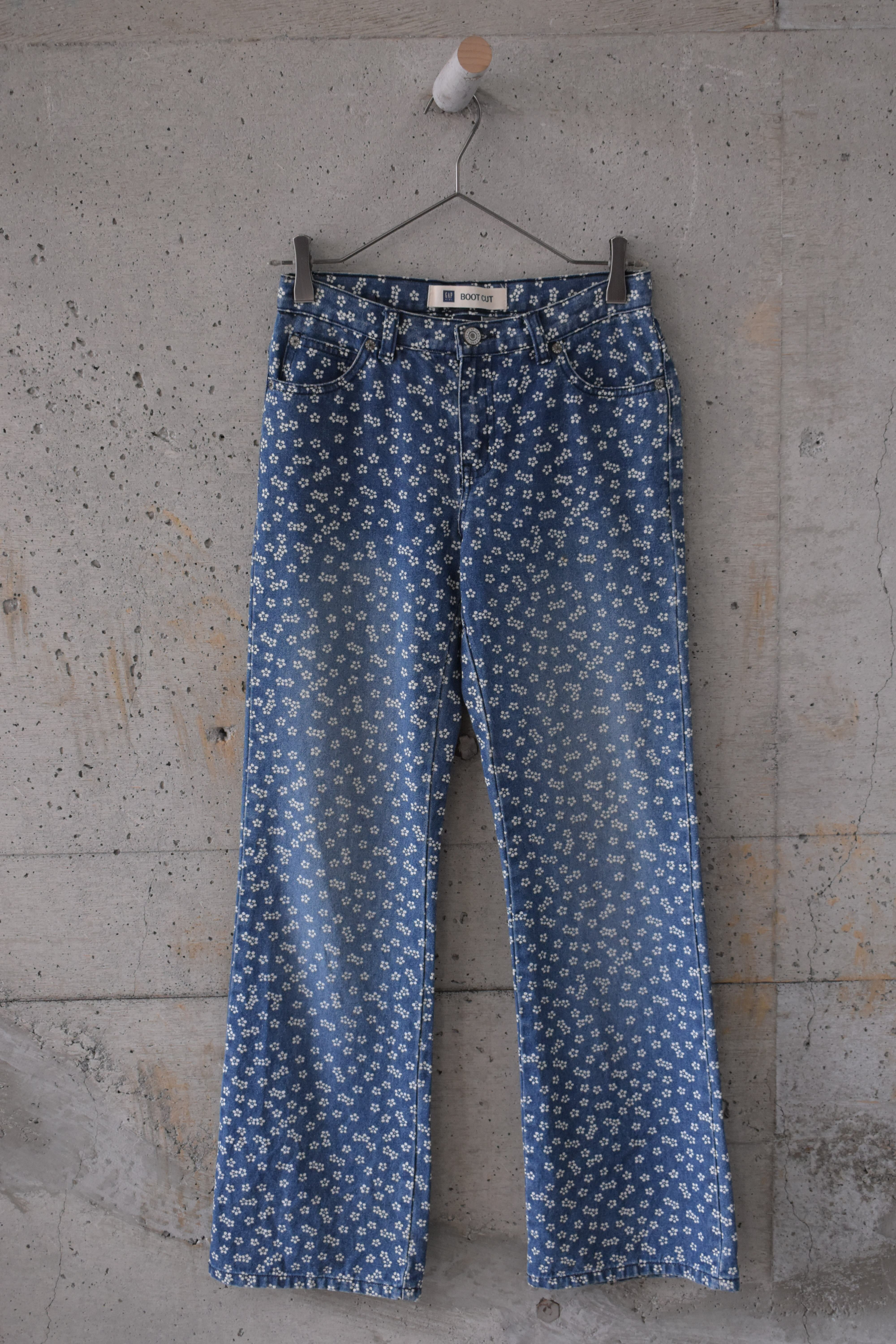 Small floral print denim pants