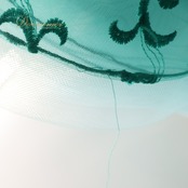 社交ダンス 衣装 スタンダードドレス ワンピース ドレス グリーン系 ブルー系 VeRTigo フリル レース フロート 青緑 デモ 競技 ダンス パーティ 発表会 豪華 華やか エレガント 上品 パフォーマンス用