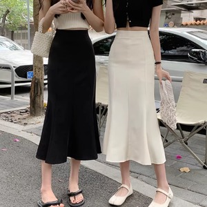【送料無料】 ロングスカート 2色 夏 秋 マーメイドスカート ミモレ フレア Aライン ハイウエスト かわいい 大人可愛い きれいめ シンプル カジュアル 大人 上品 おしゃれ お洒落 こなれ感 コンサバ系 抜け感 レディライク 無地 20代 30代 40代 レディース 女性用 ママ服 デート お出かけ お呼ばれ 休日 アウトドア お茶会 女子会 授業参観 誕生日会 着回し 普段使い ファッション コーデ スタイル 楽ちん 美脚 脚長 定番 着痩せ 垢抜け ホワイト ブラック 大人カラー モノトーン