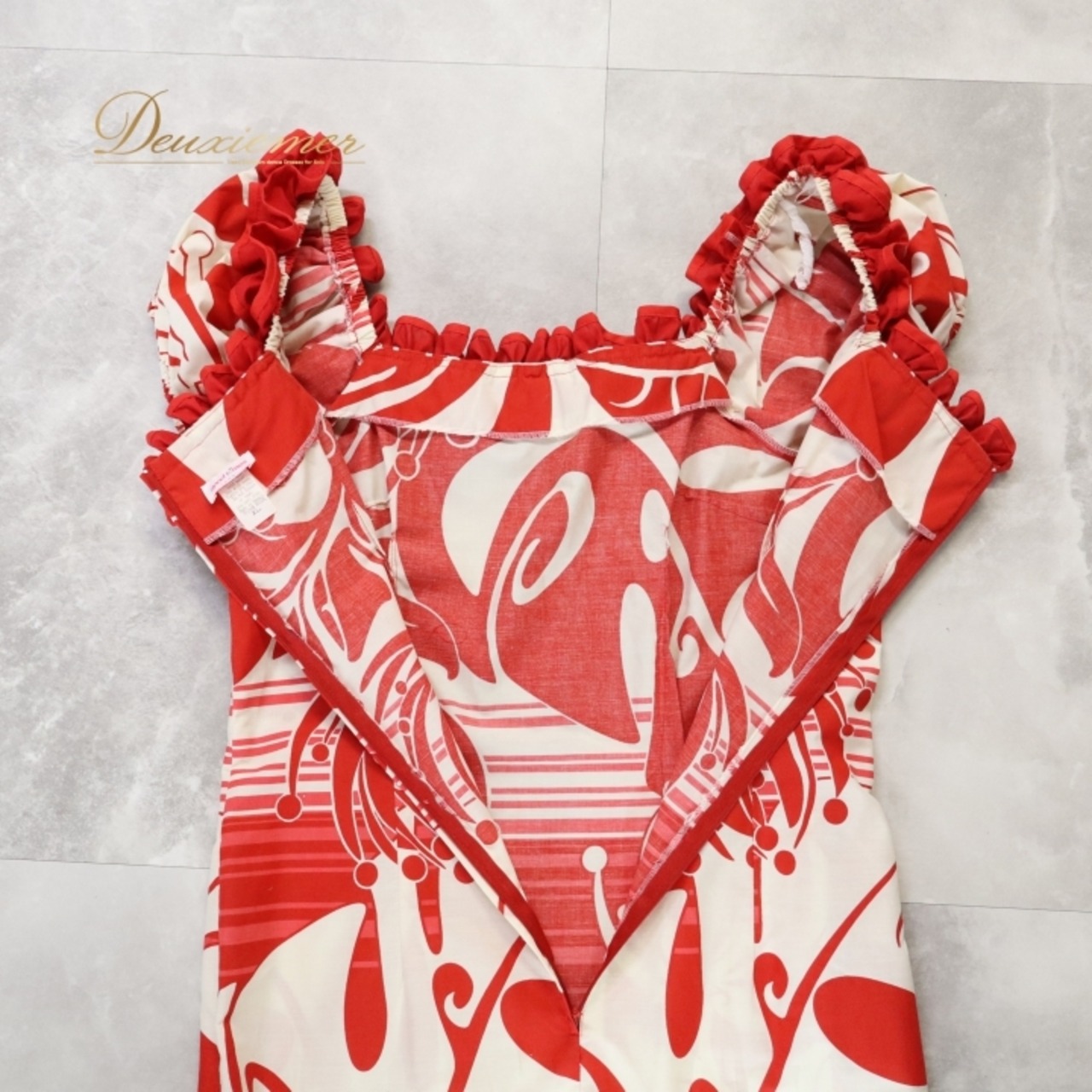 フラダンス 衣装 ワンピース ドレス レッド系 good times ハワイ製 モンステラ柄 ハワイアンプリント フリル アロハ フラ ダンス レッスン 練習 赤 白 ホワイト系 華やか 鮮やか かわいい おしゃれ 半袖 フレア フラダンス衣装 ハワイアンスタイル リゾートファッション 大人用 レディースファッション 柄物