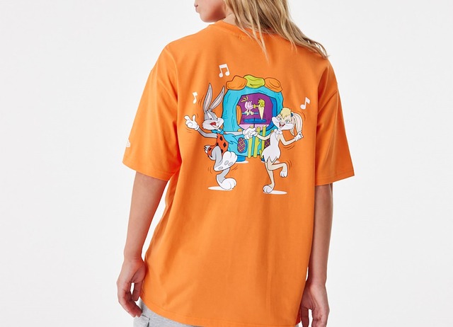 NEW ERA  Tシャツ Looney Tunes x Retro Classics Mystery Machine　Orange
