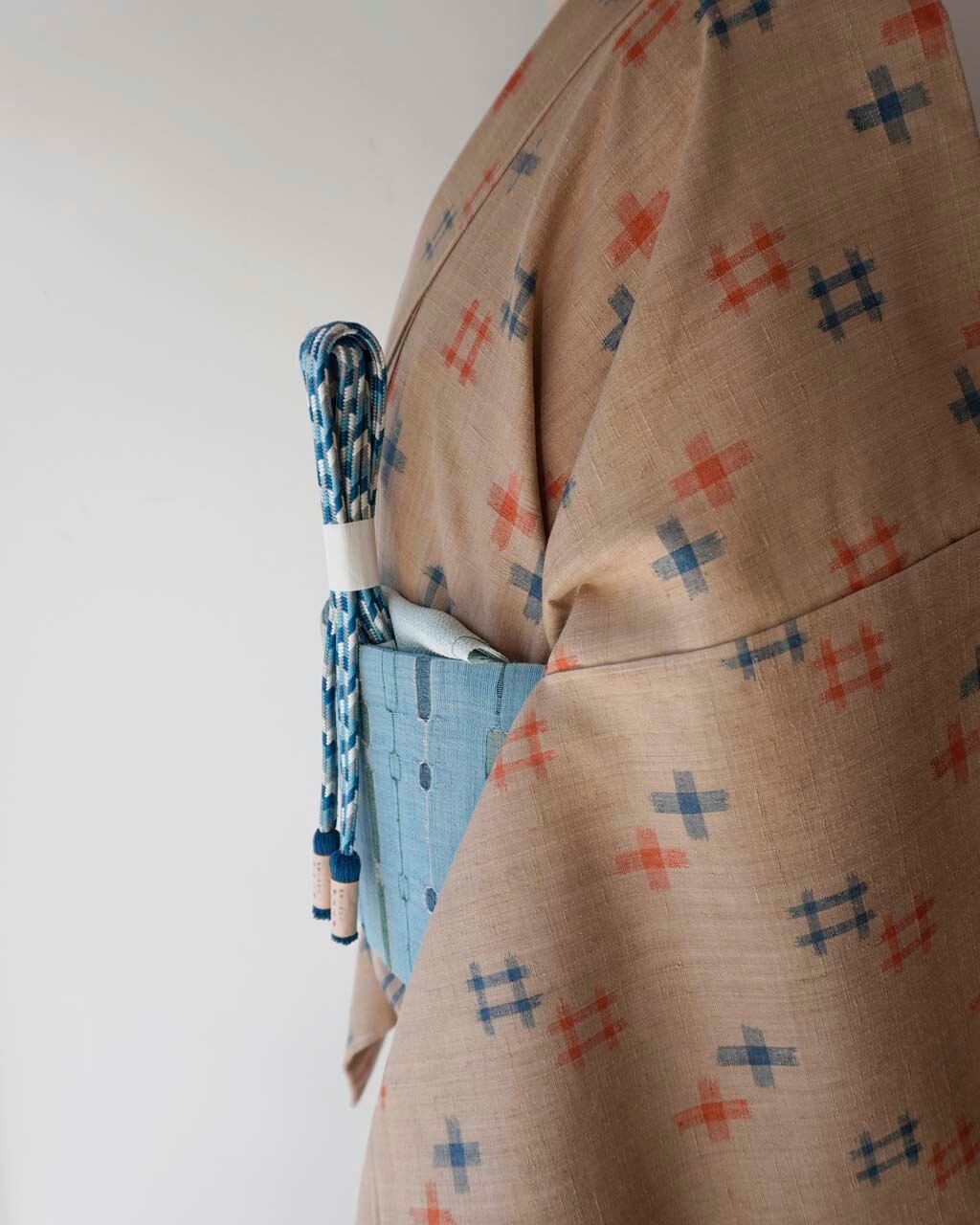 袷】榛色地 井桁十字絣 紬 | 大山キモノ・ちぇらうなぼるた