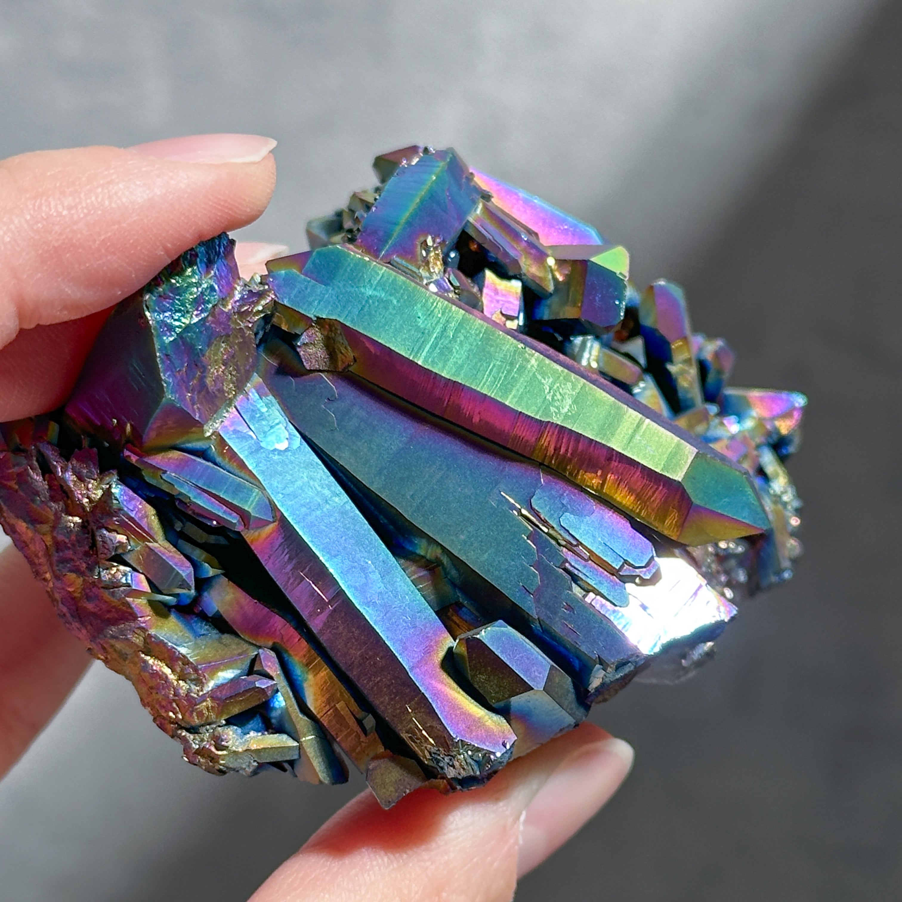 レインボーオーラクォーツ クラスター パワーストーン 天然石 レインボーオーラ水晶クラスター[T693-4766]