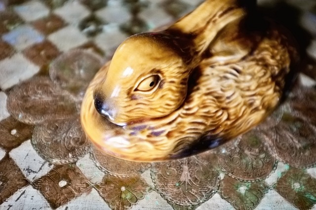 フランス 緑のお家で眠るうさぎさんのテリーヌポット ヴィンテージ