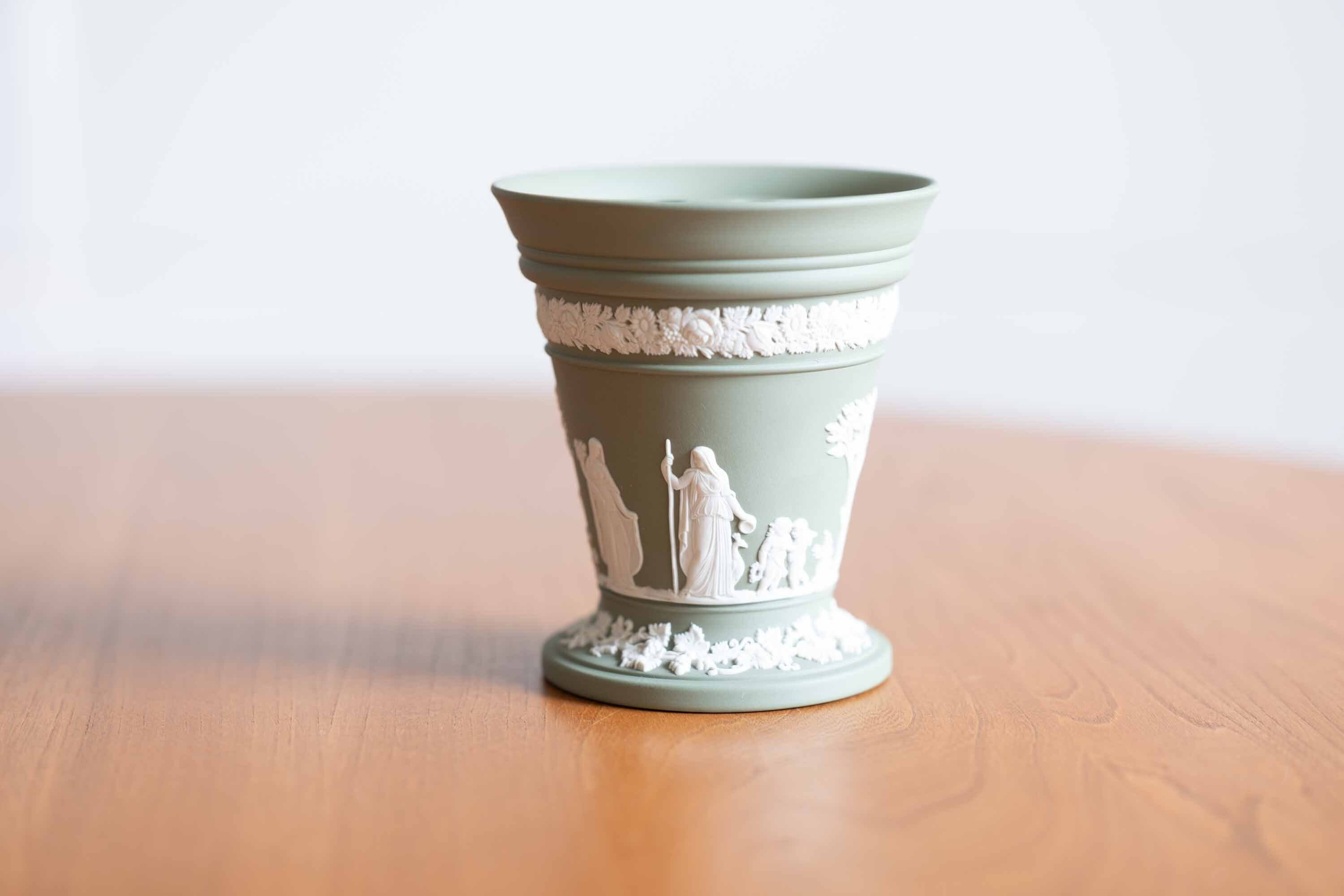 英国 ウェッジウッド ジャスパー セージグリーン 花器 フラワーアレンジメント用プレート付き