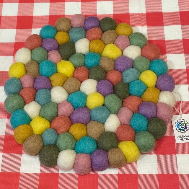 しっかり厚手のネパール製 フェルト鍋敷きボール