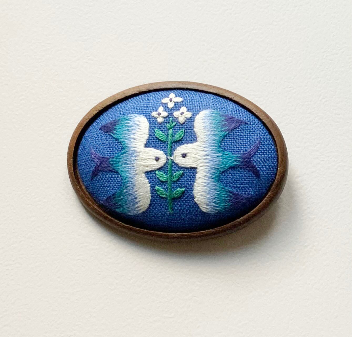 ブローチ「happy sharing」