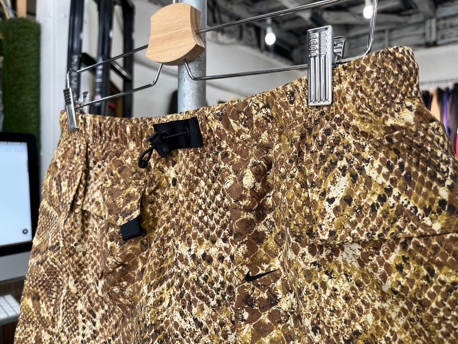 Supreme × NIKE ACG NYLON TRAIL SHORT GOLD SNAKESKIN MEDIUM Supreme × NIKE ACG NYLON TRAIL SHORT GOLD SNAKESKIN MEDIUM