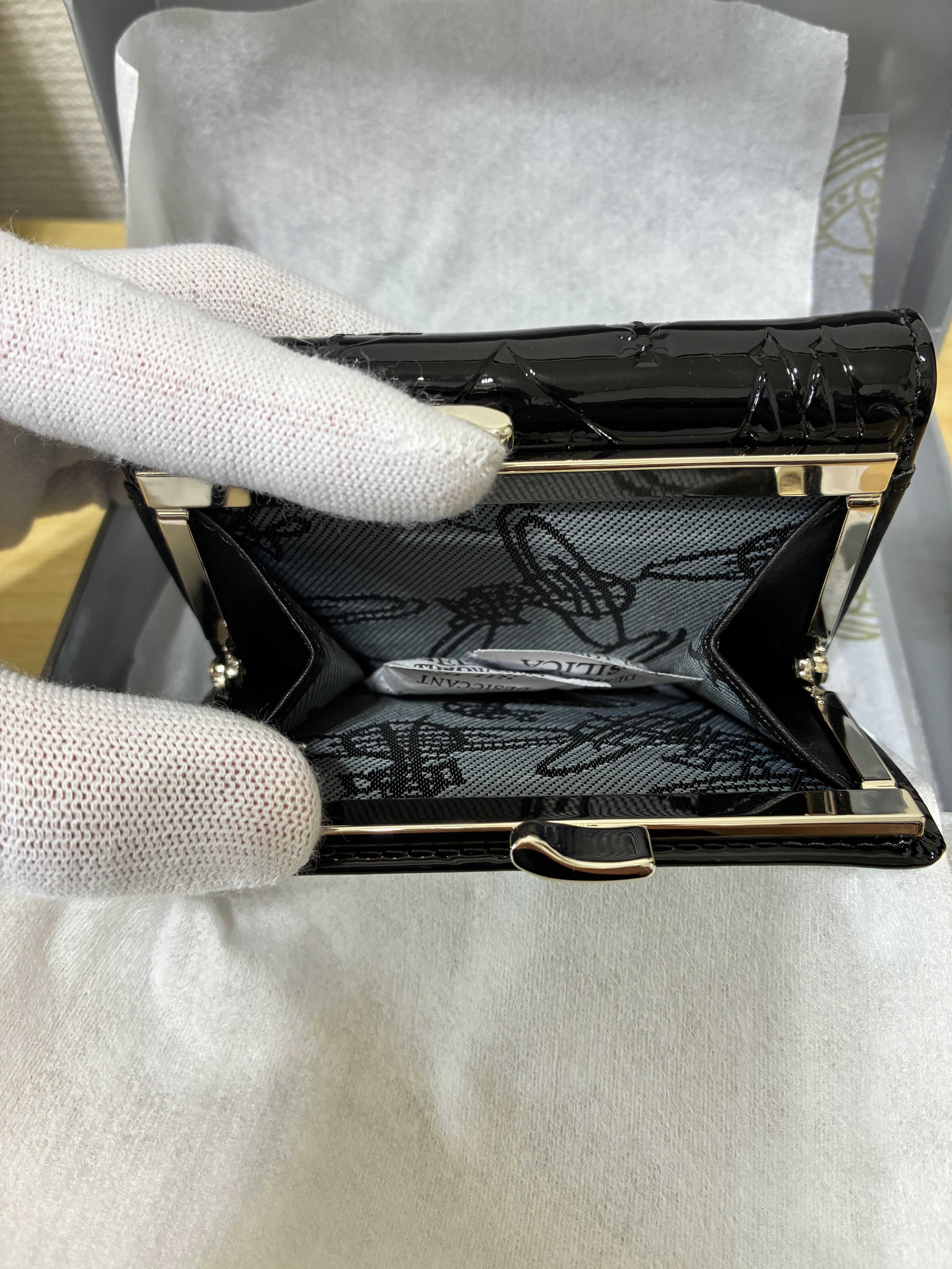 Vivienne Westwood ヴィヴィアンウエストウッド エナメル 三つ折り財布