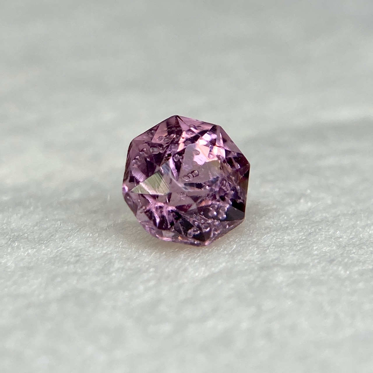 お花みたいなスピネル 訳あってお買い得 紫系 約4.6mm r-0209