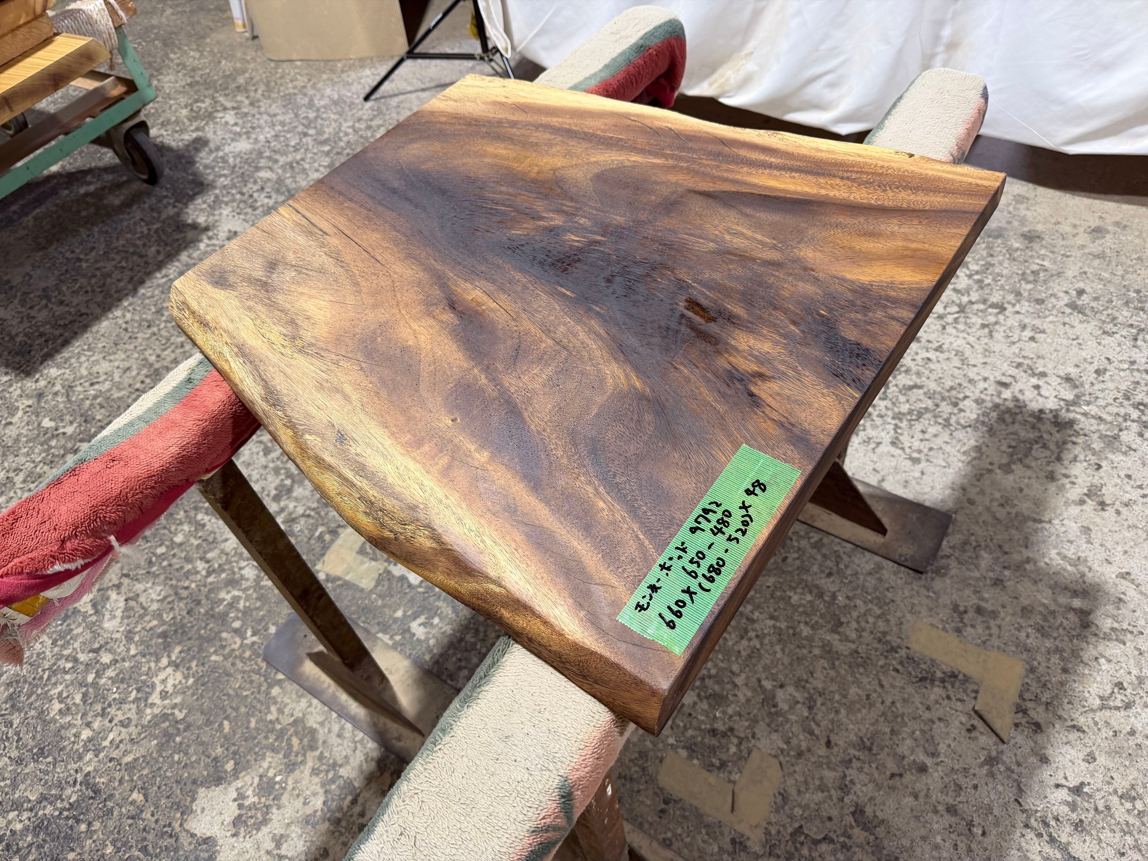 モンキーポッド9792 一枚板無垢 乾燥材 660x650-480x48mm カウンター センターテーブル ダイニングテーブル