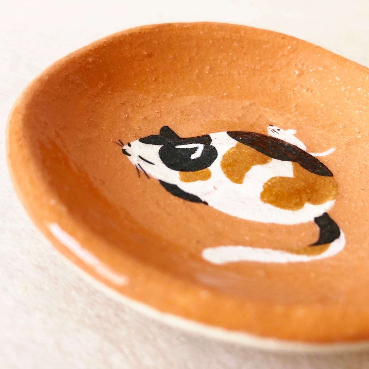 楽入窯＞豆皿（猫にネズミ） | UTSUWAYA かねみん