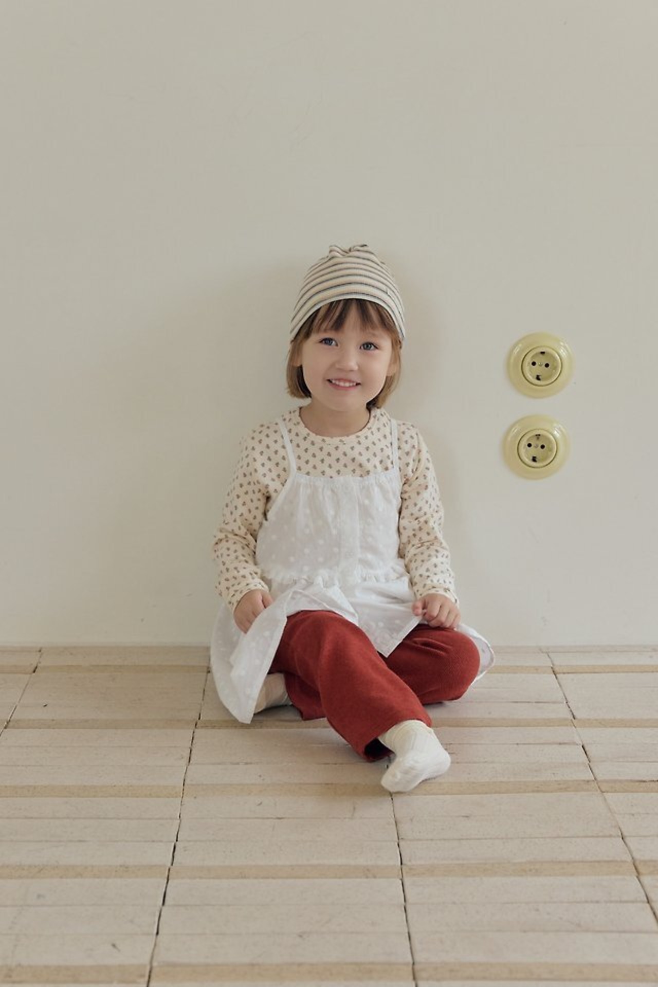 韓国子供服 / 26Autumn / 〖取寄〗MOME / クリームレイヤードワンピース / キッズ服 /ナチュラル服 / 秋服 *XS~L*