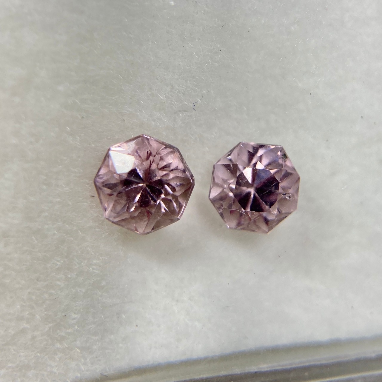 お花みたいなスピネル 約4.5mm-5.0mm 2点セット No.7