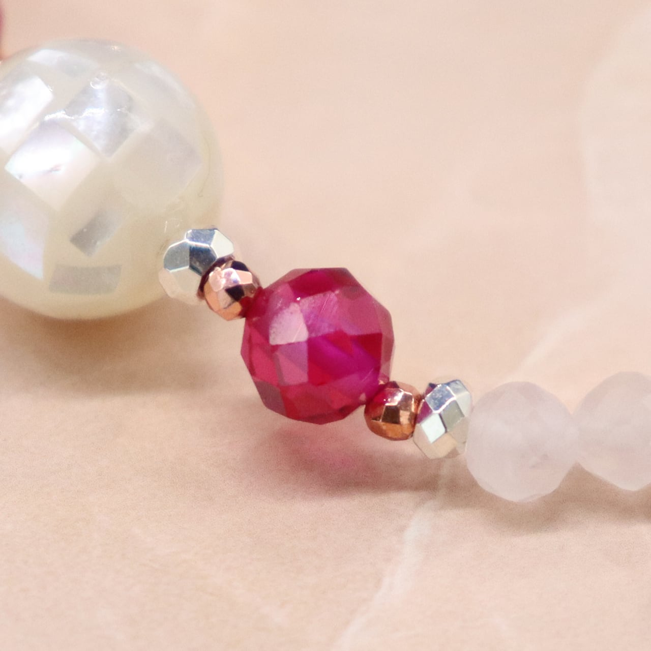 Flames of Crimson】人工ルビー×プレスシェル×ローズクォーツ