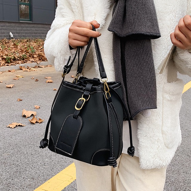 スタンダードレッド レトロ メッセンジャーバッグ Tiancai_Wing_Bag17020986585